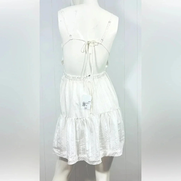 NWT Forever 21 White Sleeveless Short Fitted Dress Spaghetti Straps Ruffle Sz M - Picture 3 of 6